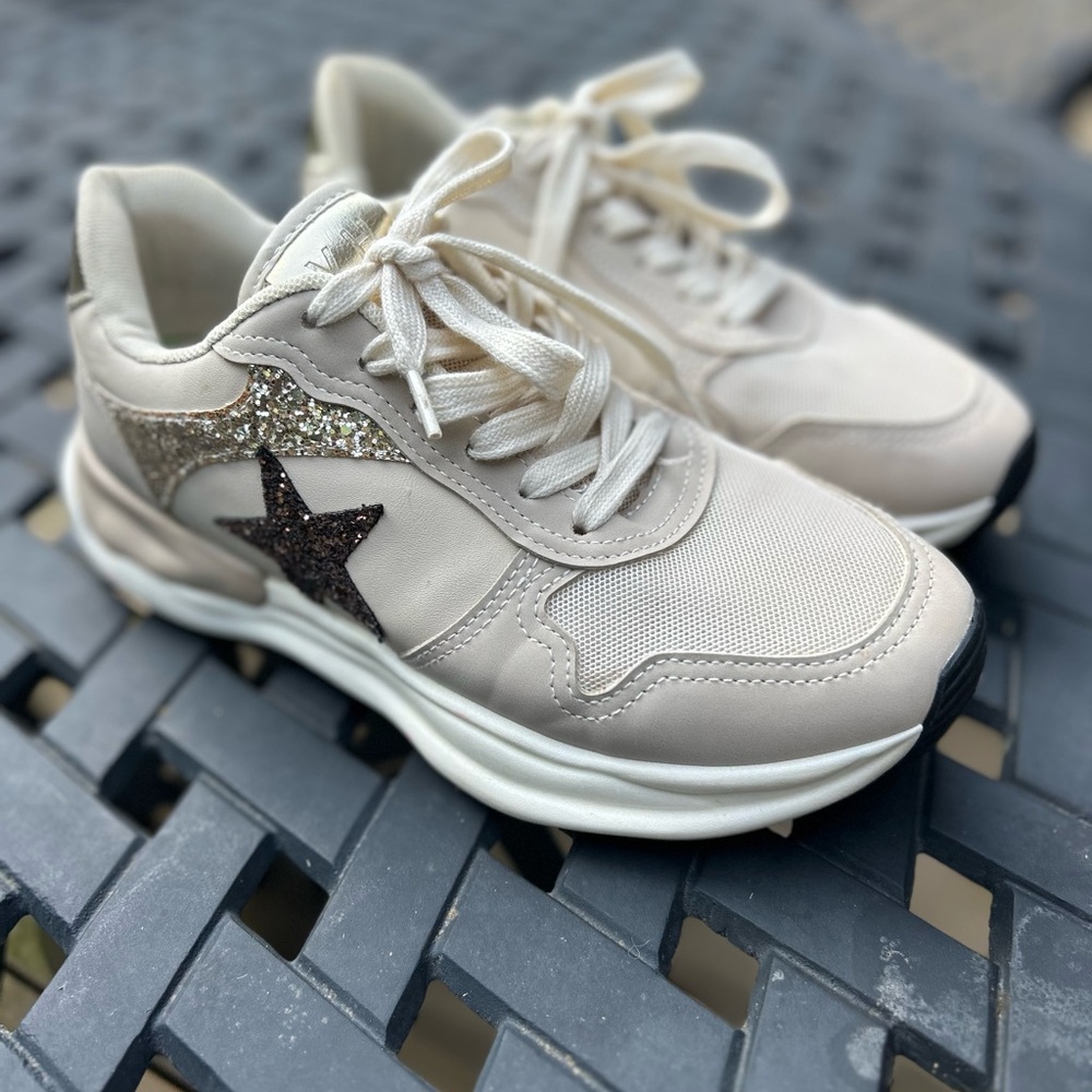 Vintage Havanna Run Women’s Cream and Gold Star Sneakers - Picture 3 of 13